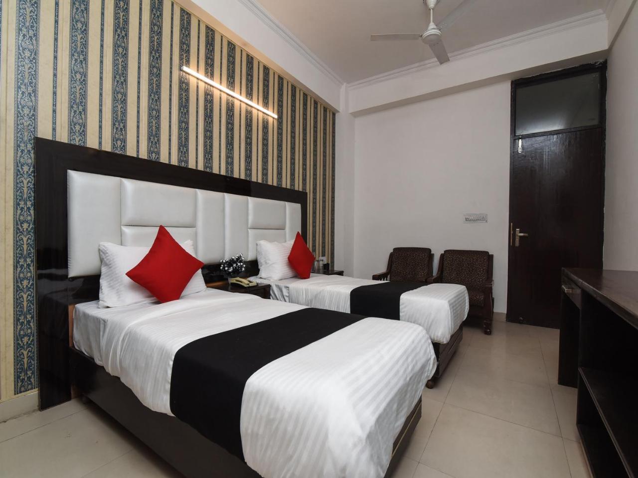 Capital O 16676 Near Noida City Center Exterior foto