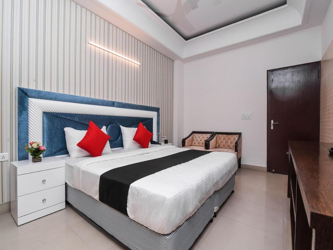 Capital O 16676 Near Noida City Center Exterior foto