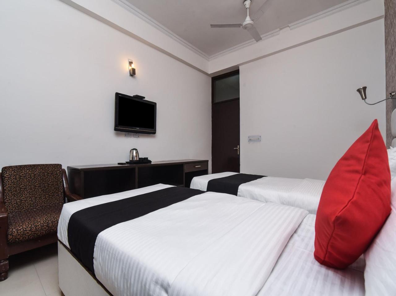 Capital O 16676 Near Noida City Center Exterior foto